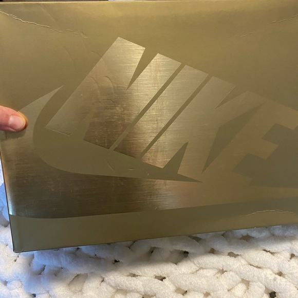 Nike Men's Black and Gold High-Top Sneakers - Picture 13 of 14